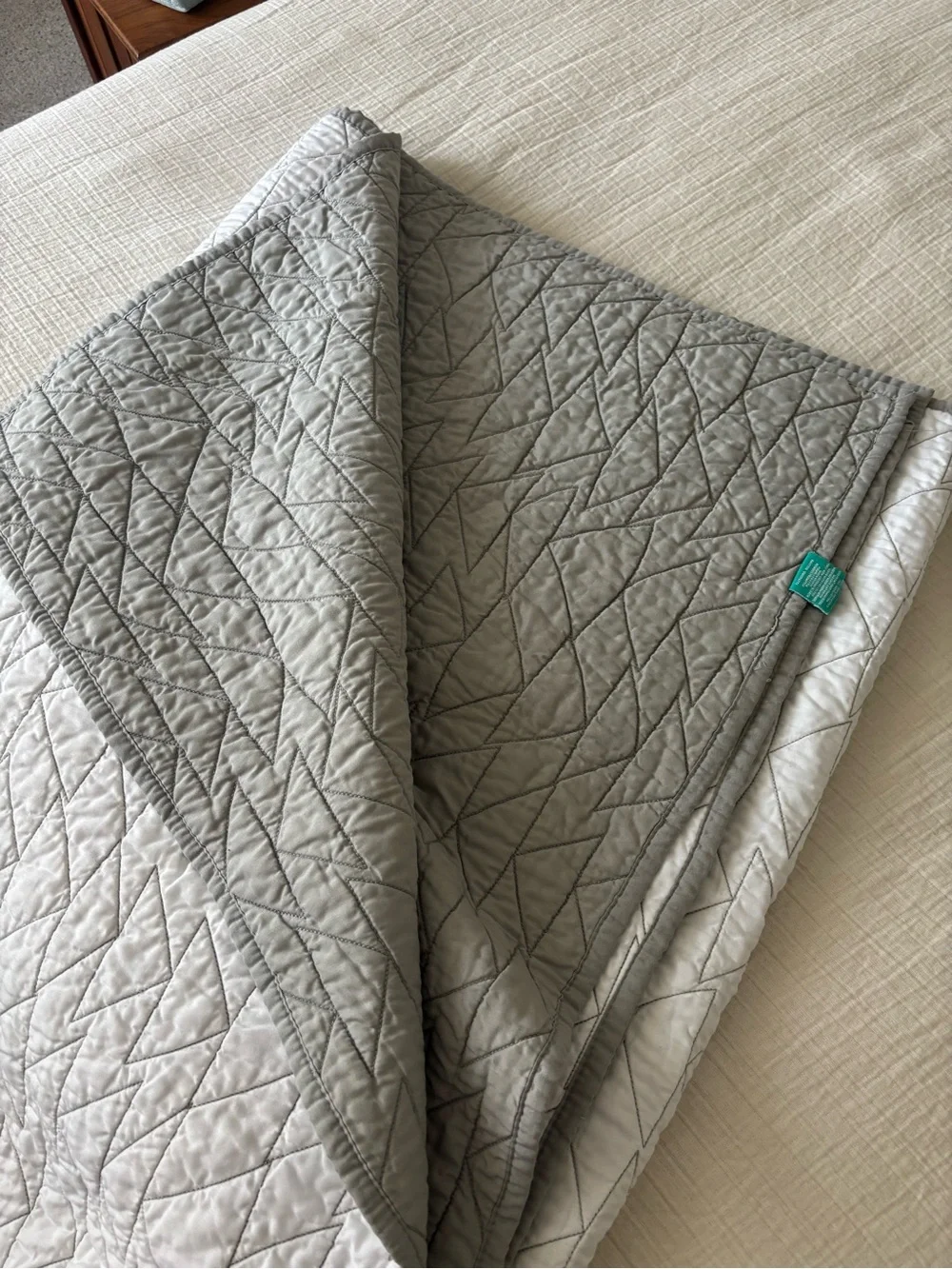 Twin White/Gray Quilt